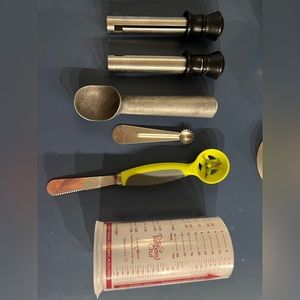 Pampered chef kitchen tool lot, Apple corer avocado, ice cream scoop, cup